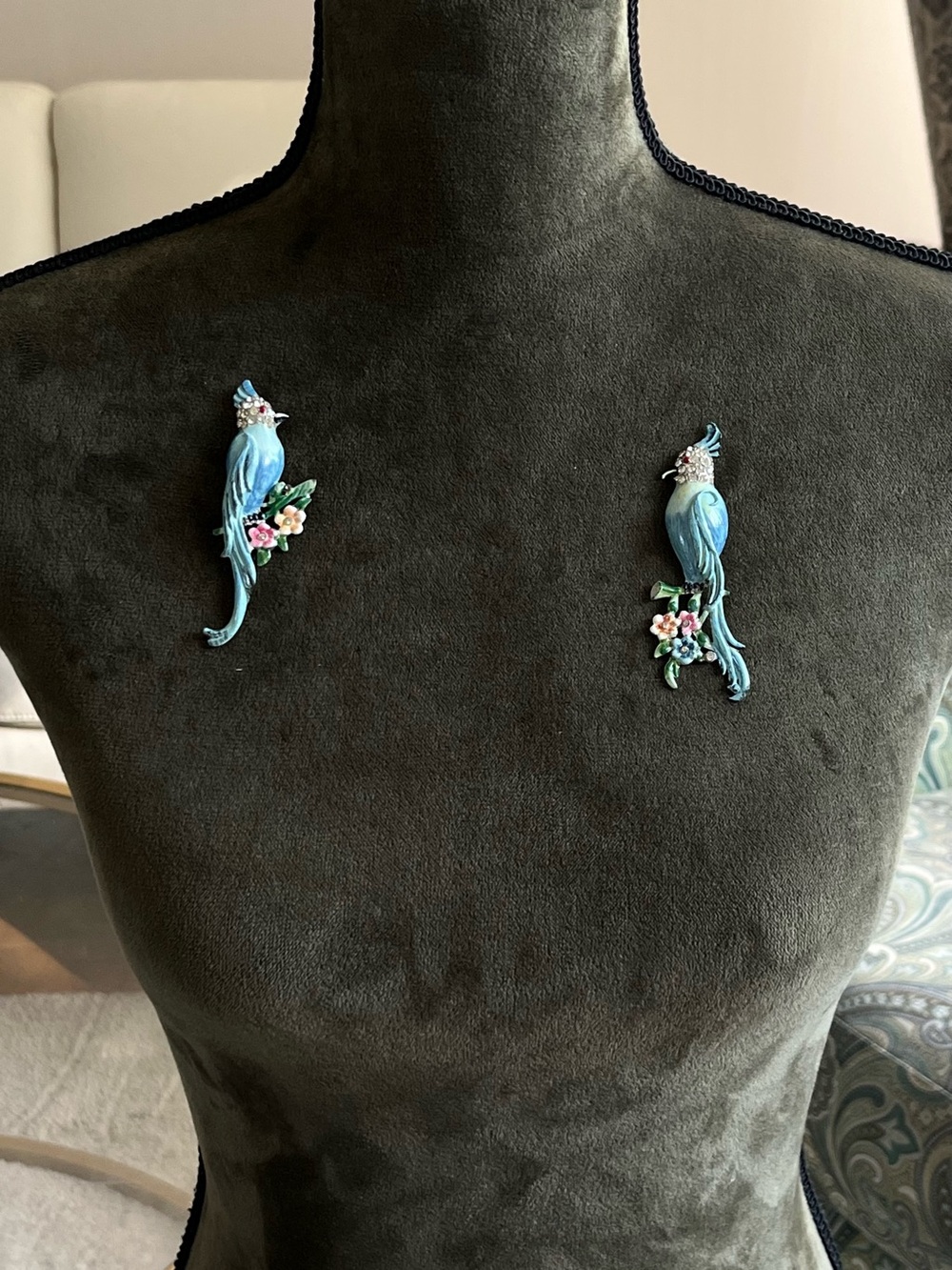 Vintage Coro Book Piece Parrot Duette Love Birds Blue Enamel Brooch Fur Clip Pin - Picture 9 of 13